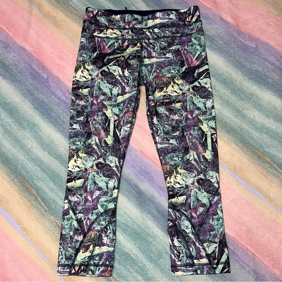 Lululemon Run: Inspire Crop II *All Full-On Luxtreme Iridescent Blue Size 6 - Picture 2 of 7